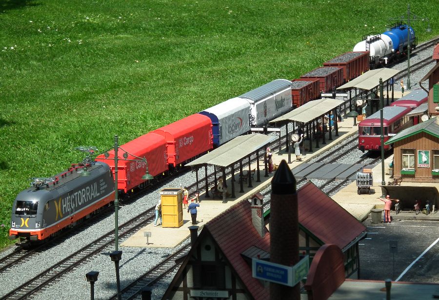View towards the platform with some repainted figures