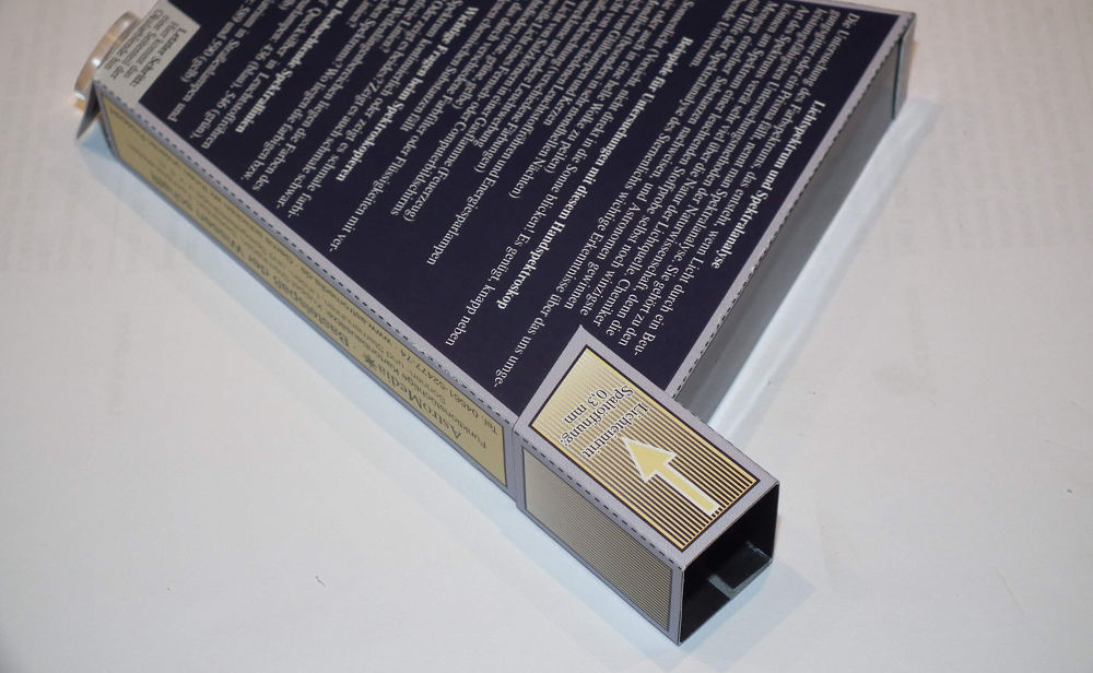 Lichtspalt-Blende mit Gehaeuse verklebt