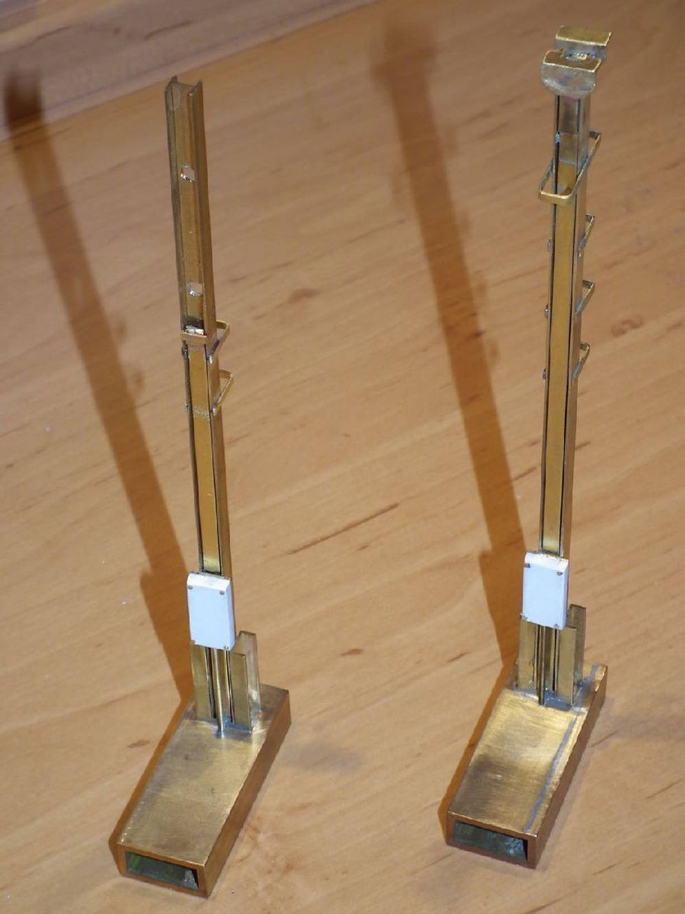 Distant and main signal masts